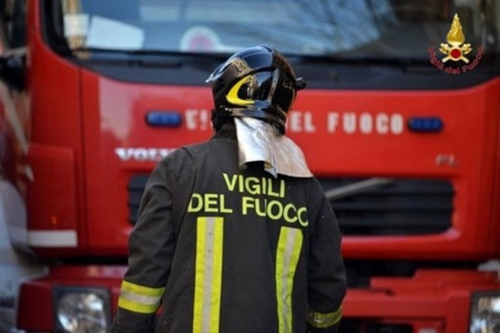 Dego, auto fuori strada a causa del maltempo: conducente illeso