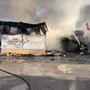Vasto incendio in un capannone industriale a Napoli, l'intervento dei Vigili del Fuoco Vasto incendio in un capannone industriale a Napoli, l'intervento dei Vigili del Fuoco