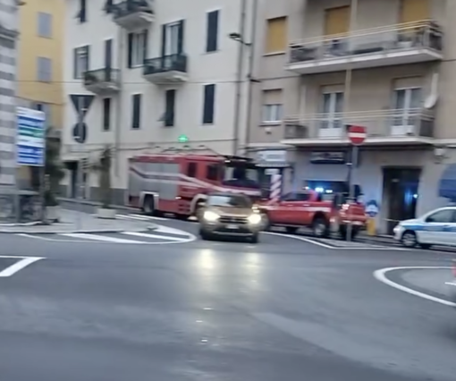 Savona, palo pericolante a Zinola: via Quiliano chiusa al traffico