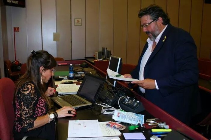 Angelo Vaccarezza ha depositato oggi alle 17:05 a Palazzo Nervi l"elenco delle firme che sostengono la sua lista "Gente di Provincia" alle elezioni provinciali