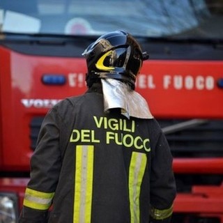 Savona, fuoristrada interessato da un principio di incendio: in azione i vigili del fuoco