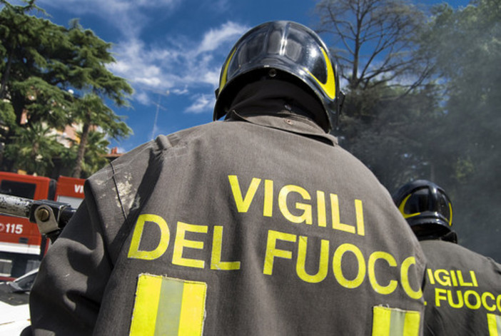 Piccola frana cade sulla Sp 12 tra Altare e Ferrania: mobilitati i vigili del fuoco