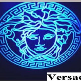 Versace nel mirino per discriminazione. L'accusa di un ex dipendente: il gruppo usa un "codice nero"