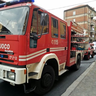 Bergeggi: auto a fuoco nei pressi di Torre del Mare