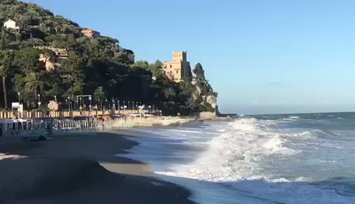 Finale Ligure: mareggiata nei pressi del &quot;Castelletto&quot; (VIDEO)