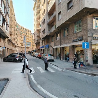 Senza fissa dimora crea scopiglio a Savona, una commerciante: &quot;È entrato nel negozio dicendo che mi avrebbe ucciso&quot;