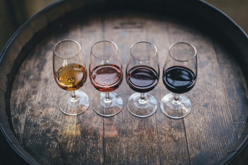 Vino, lo shopping corre sul web: quanti anni ha chi acquista? Vino, lo shopping corre sul web: quanti anni ha chi acquista?