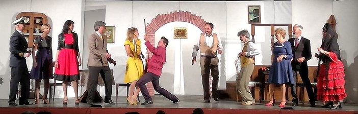 "La gelosa" diverte il pubblico di Cisano sul Neva