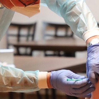 Vaccinazioni, martedì 21 "open day" per la somministrazione contro influenza e Covid che vede un aumento dei casi