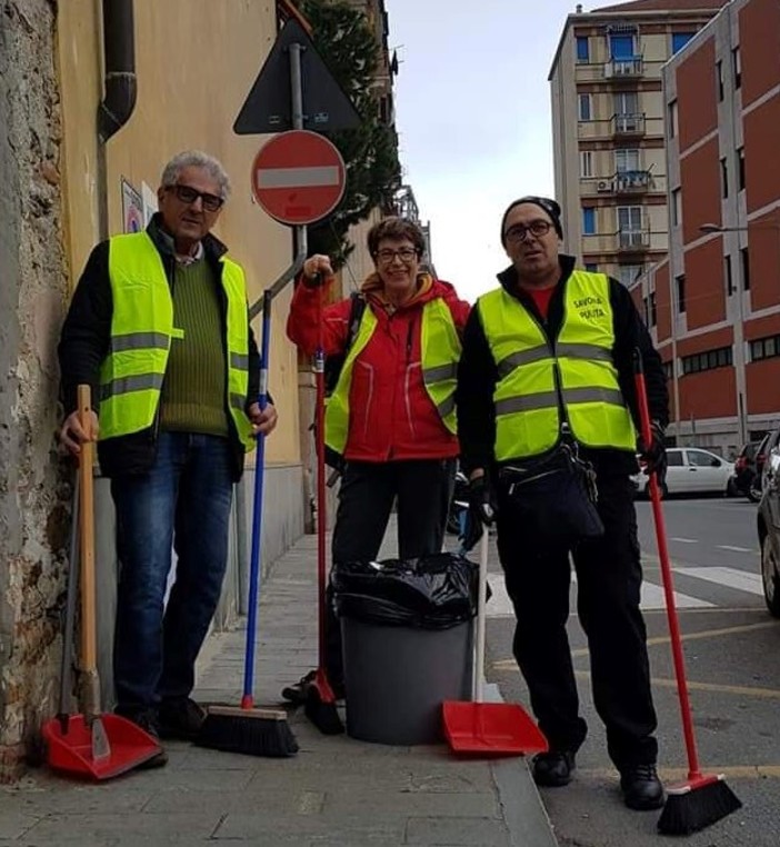 "Savona Pulita", cittadini volontari ecologici per mantenere il decoro della città "Savona Pulita", cittadini volontari ecologici per mantenere il decoro della città