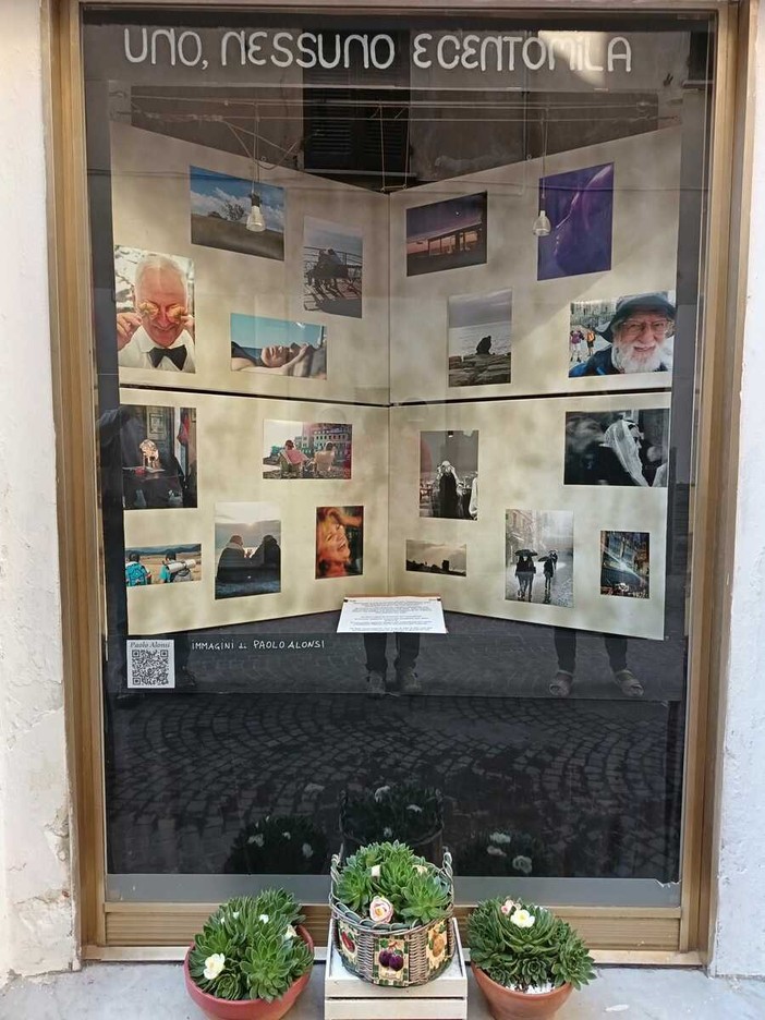 Le relazioni umane nell'era di internet: ad Altare la mostra fotografica di Paolo Alonsi