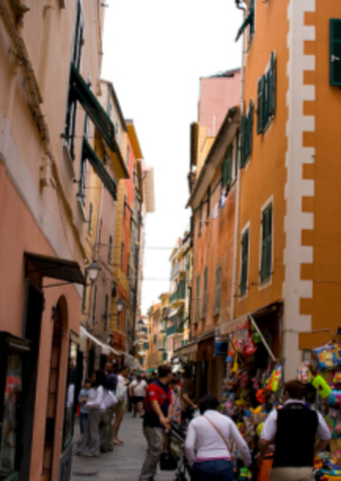 Varazze: "Festa Anni Ottanta" questa sera nel Borgo Solaro