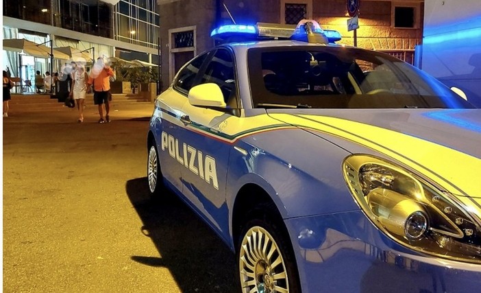 Rapina con coltello a Savona: 41enne arrestato dalla Polizia Rapina con coltello a Savona: 41enne arrestato dalla Polizia