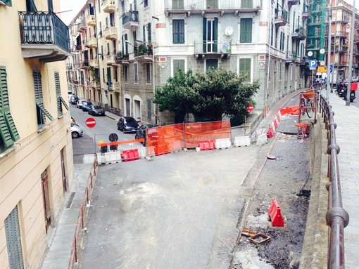 Savona, interventi alla rete fognaria in via Falletti: fine lavori entro novembre
