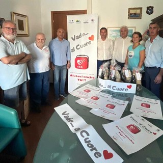 Il Comune di Vado Ligure, Confcommercio Savona e il C.I.V. "Vola Vado" danno vita al progetto "Vado... al Cuore" Il Comune di Vado Ligure, Confcommercio Savona e il C.I.V. "Vola Vado" danno vita al progetto "Vado... al Cuore"