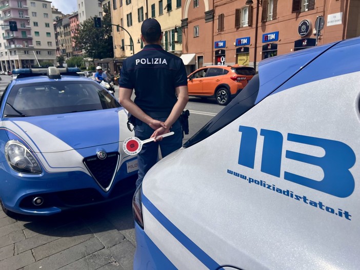 Savona, un uomo  minaccia e aggredisce  i poliziotti, sottoposto ad obbligo di firma