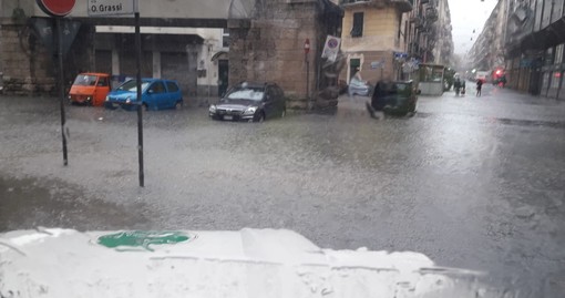 Savona, l'acqua fuori esce dai tombini: nuovamente allagato il "quadrilatero"