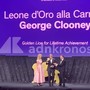Leone d'oro alla carriera per George Clooney, è standing ovation a Venezia 2026