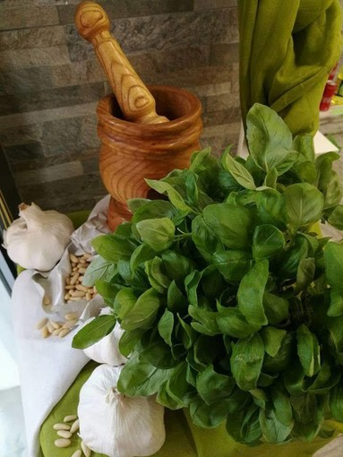 A Cairo arrivano le "vetrine al pesto"