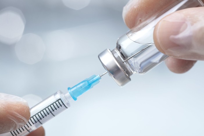 Toti: "Da lunedì ripartiamo con vaccinazioni AstraZeneca e in 15 giorni insieme ad Asl recupereremo appuntamenti saltati"