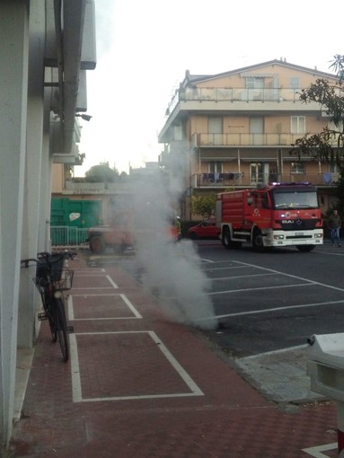 Incendio in via Trieste, le famiglie rientrano in casa, il Conad domani rimarrà chiuso