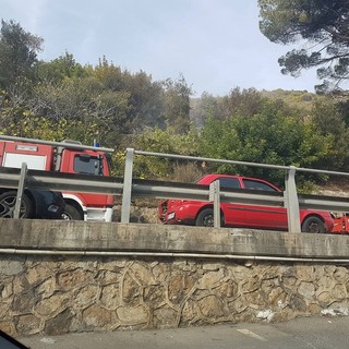 Incendio a Ceriale: disagi sulla via Aurelia (FOTO)