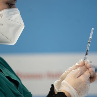 Coronavirus: salgono i nuovi contagi ma cala ancora il tasso di positività (12%)