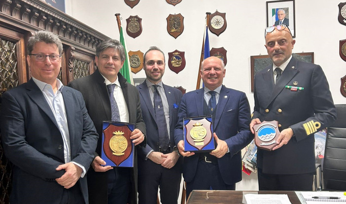 Tutela dell'ambiente marino e cooperazione: ISPRA, ONTM e Confitarma ospiti della Capitaneria di Porto di Savona