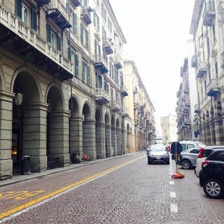 Savona, materiale ingombrante provvisoriamente posto sul marciapiede: maxi multa per un negoziante di via Paleocapa