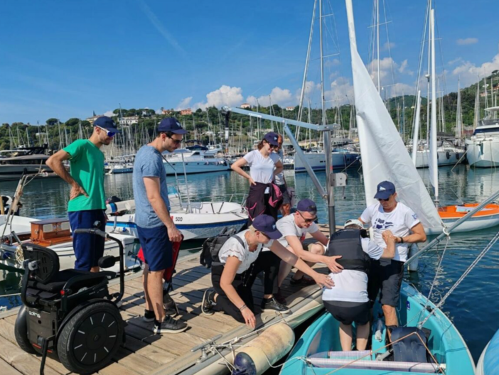 Varazze, la riabilitazione prende il largo: medici e fisioterapisti dell'Unità Spinale in mare con la vela paralimpica
