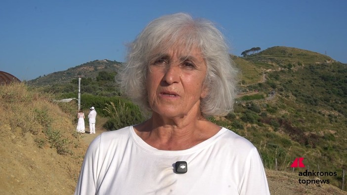 L'attrice Patrizia D'Antona al Rito della Luce a Fiumara d'Arte: "è un progetto artistico che nello stesso tempo mi dà un valore come cittadina"