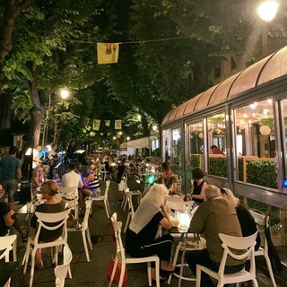 Albenga, il giovedì di viale Martiri della Libertà è d'autore con la rassegna “Viale in Musica”