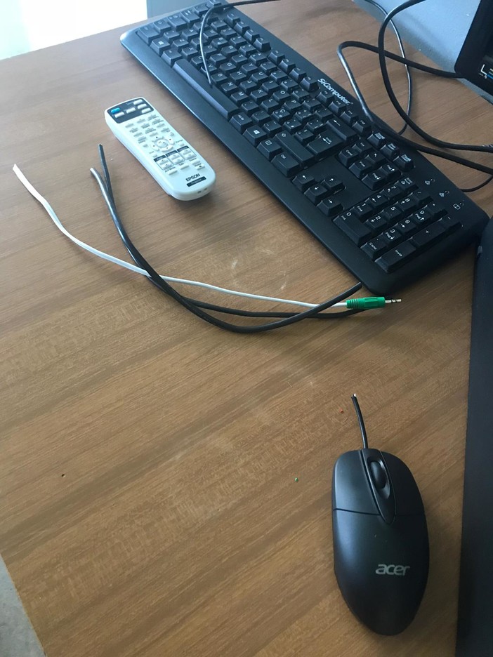 Atti vandalici e danneggiamenti nelle scuole e nella tensostruttura di Borghetto Santo Spirito (FOTO e VIDEO)