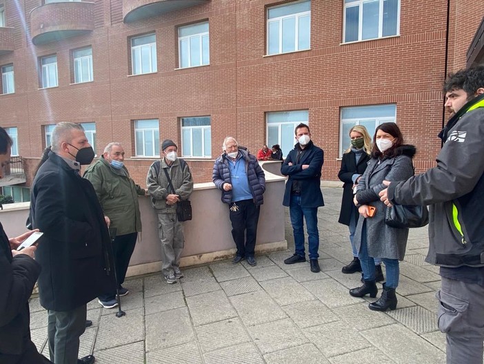 Tosi (M5S) in visita agli ospedali: "Albenga ignorata da Toti, a Pietra amarezza per il reparto nascite" (FOTO e VIDEO)