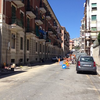 Savona, arriva la fibra ottica: intervento dei tecnici in via Istria
