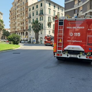 Savona, infiltrazioni d'acqua in un appartamento in piazza Saffi: sopralluogo dei vigili del fuoco