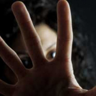 Giornata internazionale contro la violenza sulle donne: la città di Albenga inaugura una "panchina arancione"