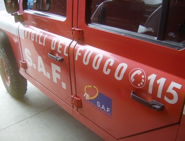 Savona, canna fumaria in fiamme in corso Mazzini: intervento dei vigili del fuoco