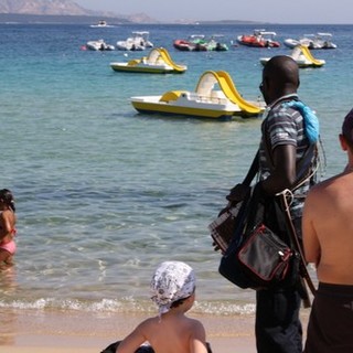 Alassio, sequestrati capi contraffatti