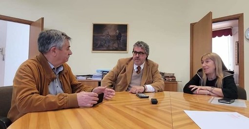 Cengio, Vaccarezza incontra il sindaco rieletto Dotta: "Uomo deciso con le idee ben chiare, ha saputo guadagnare la fiducia dei cittadini" Cengio, Vaccarezza incontra il sindaco rieletto Dotta: "Uomo deciso con le idee ben chiare, ha saputo guadagnare la fiducia dei cittadini"