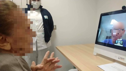 Toti: "Videoconferenze nelle residenze sanitarie per permettere agli anziani di vedere le loro famiglie" Toti: "Videoconferenze nelle residenze sanitarie per permettere agli anziani di vedere le loro famiglie"