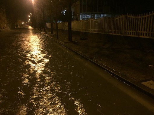 La provincia di Savona vuole rialzarsi! La testimonianza di chi ha vissuto sulla propria pelle la mareggiata La provincia di Savona vuole rialzarsi! La testimonianza di chi ha vissuto sulla propria pelle la mareggiata