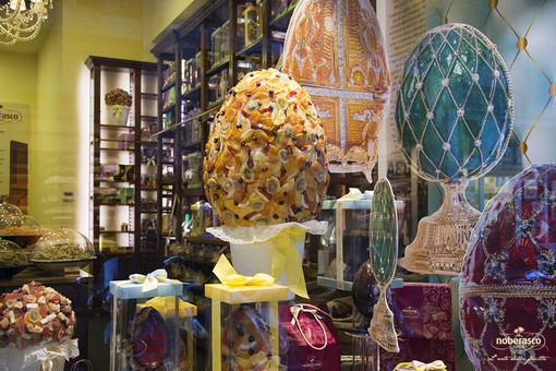La Pasqua imperiale Noberasco di Albenga: le uova alla Fabergé autentici gioielli di cioccolato e frutta da gustare La Pasqua imperiale Noberasco di Albenga: le uova alla Fabergé autentici gioielli di cioccolato e frutta da gustare