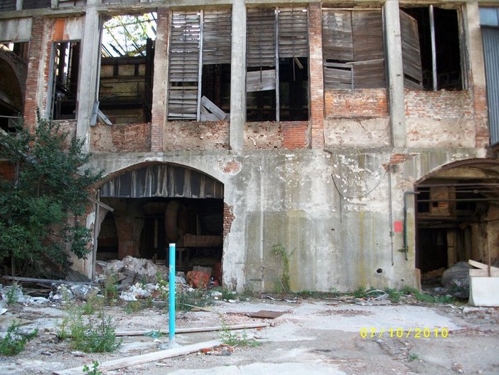 Le vetrerie di Altare: un realtà dimenticata Le vetrerie di Altare: un realtà dimenticata