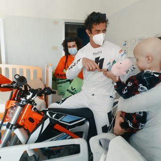 Vanni Oddera, il motociclista ‘gentile’: “Due ruote possono… salvare la vita” (Video) Vanni Oddera, il motociclista ‘gentile’: “Due ruote possono… salvare la vita” (Video)