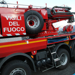Macchina si ribalta sulla A6 tra Marene e Fossano, intervento dei vigili del fuoco ed emergenza sanitaria