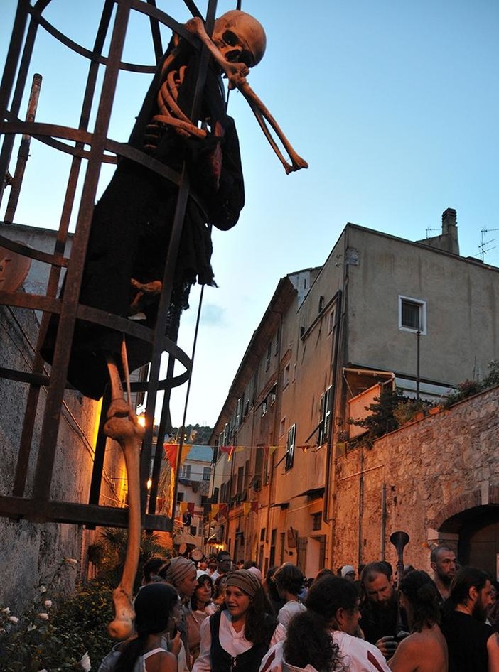 Finalborgo si rituffa nel medioevo con un evento che si preannuncia da record di presenze