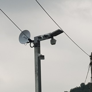 Albenga, avevano danneggiato auto in sosta: rintracciati dalla polizia locale grazie alla videosorveglianza