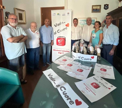 Il Comune di Vado Ligure, Confcommercio Savona e il C.I.V. "Vola Vado" danno vita al progetto "Vado... al Cuore" Il Comune di Vado Ligure, Confcommercio Savona e il C.I.V. "Vola Vado" danno vita al progetto "Vado... al Cuore"