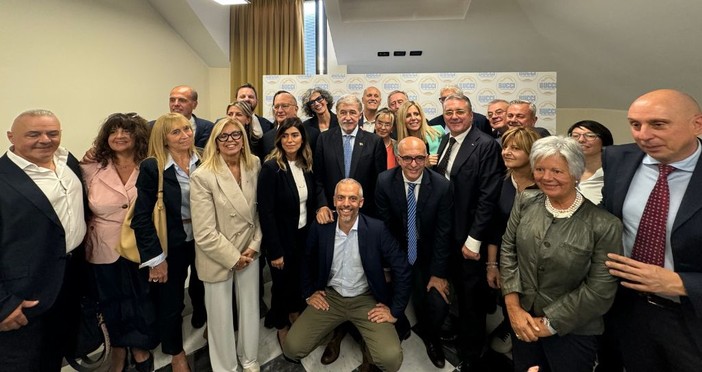 Vince Liguria presenta i suoi candidati, Bucci: "Animati da spirito di servizio per il bene della Liguria" Vince Liguria presenta i suoi candidati, Bucci: "Animati da spirito di servizio per il bene della Liguria"